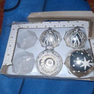 Set Of 4 Vintage Silver Decorative Glass Ball Christmas Ornaments With Box